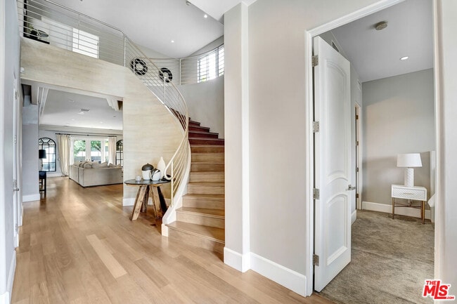 Building Photo - 841 N Crescent Heights Blvd Rental