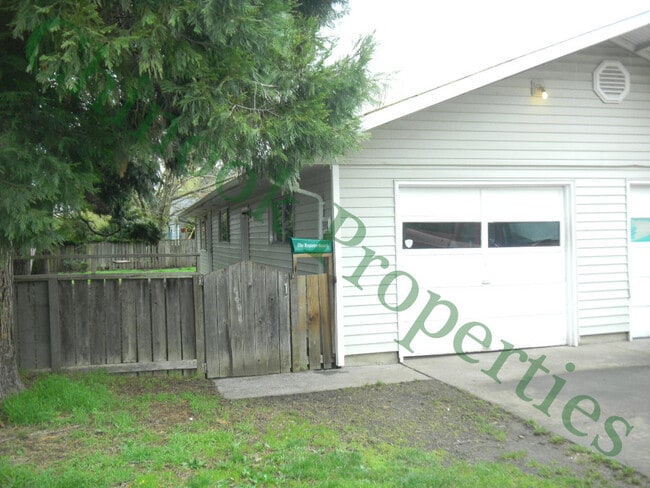 Building Photo - 390 Irving Rd Unit 390 Irving Rd