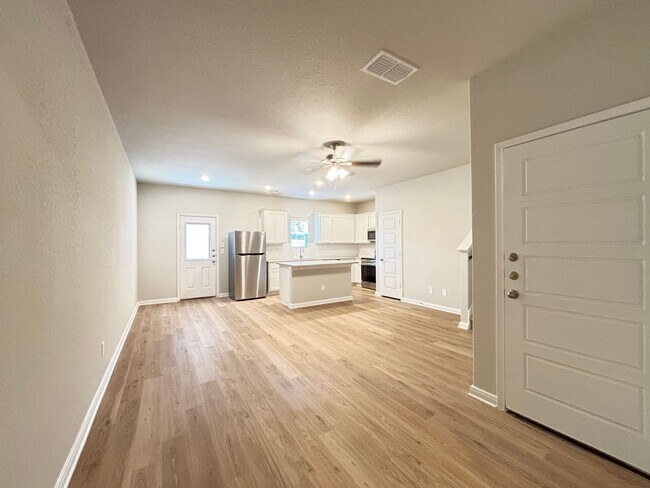 Photo - Brand New 3 Bd 2.5 Full Bath Townhouse Near UTSA & LaCantera