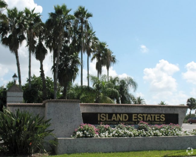 Building Photo - 202 Windward Passage Rental