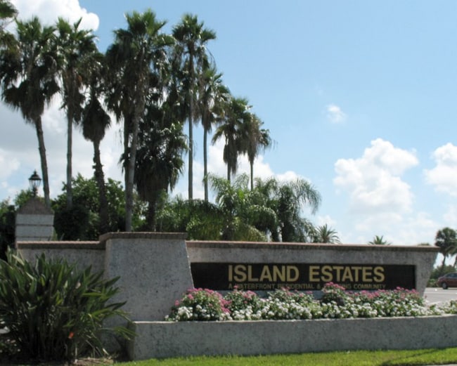 Building Photo - 202 Windward Passage Rental