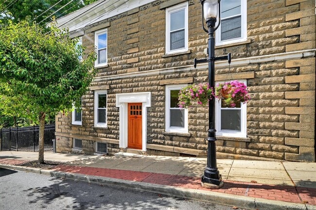 Photo - 79 Main St Unit 1W