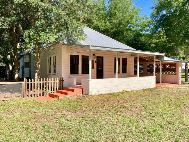 Photo - Crystal River Cottage!