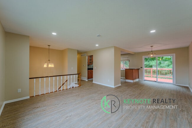 Photo - 1467 Hazelgrove Dr