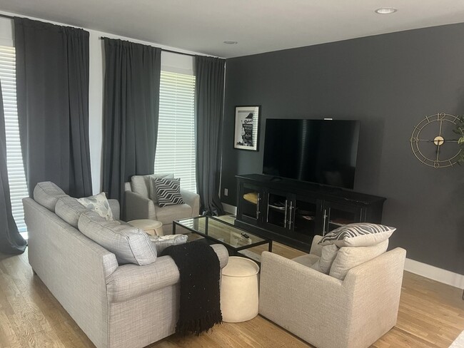 Photo - 2807 Delaware Ave Unit 305