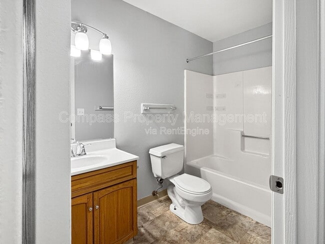 Photo - 1018 Abbey Ct Unit 3