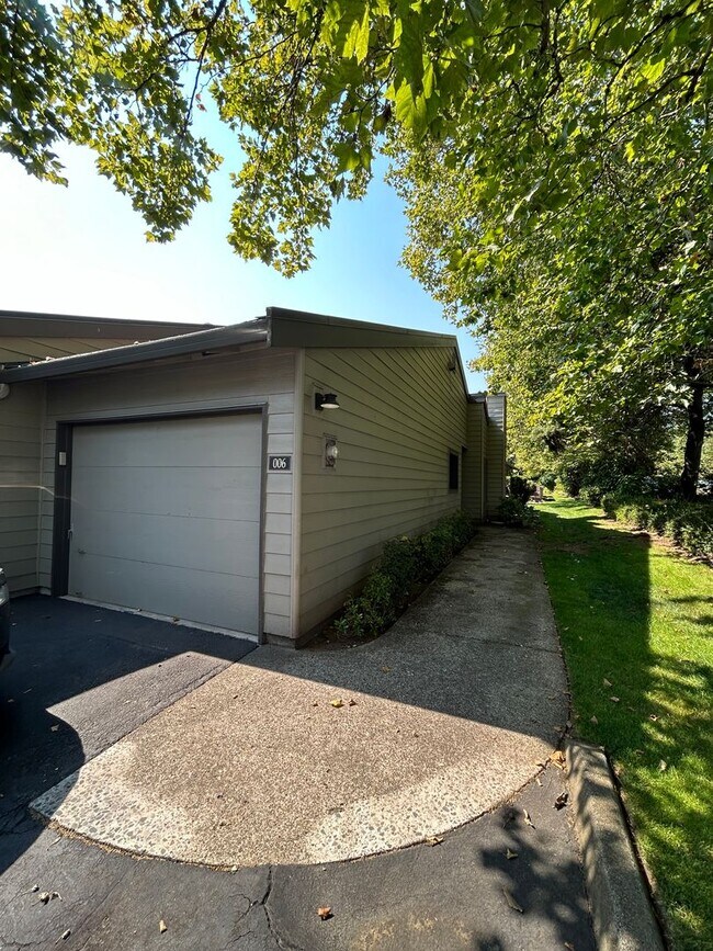 Great 2 Bedroom Condo near Vancouver Mall! House Rental in Vancouver