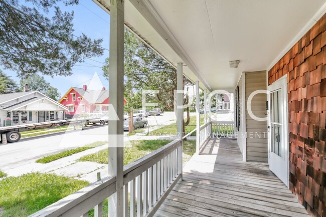 Photo - 921 NE 22nd St