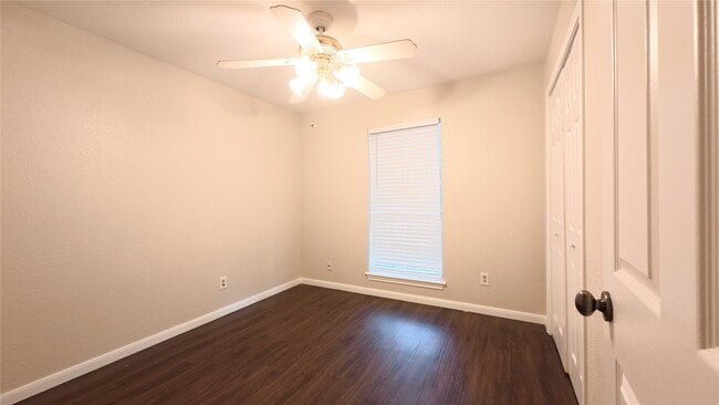 Building Photo - 2027 Whispering Springs Dr