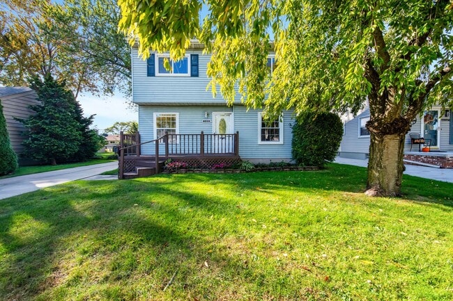 Photo - 22100 Revere St