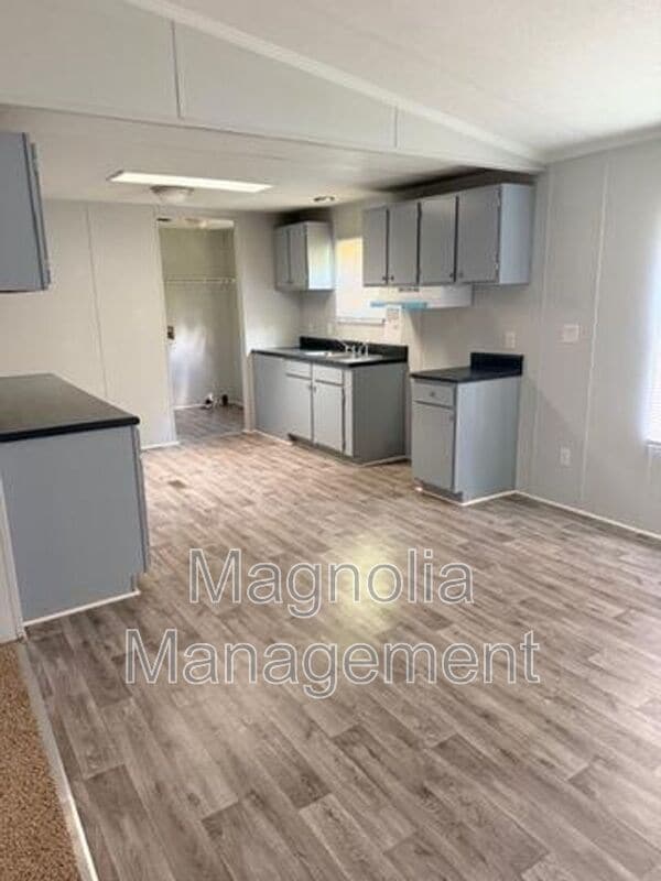 Photo - 202 Mallard Ln