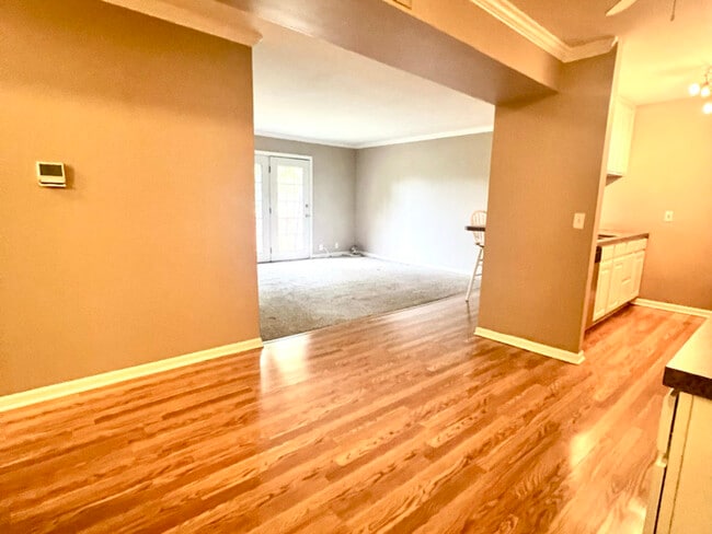 Building Photo - 1980 Selmarten Rd Unit 3908 Rental
