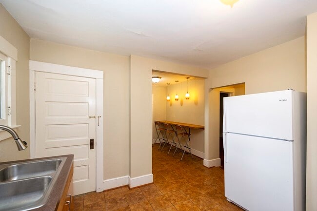 Photo - 201 Koch Ave