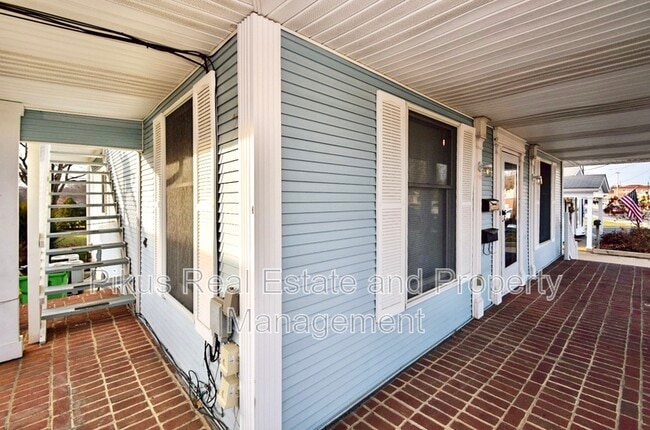Photo - 713 N Main St