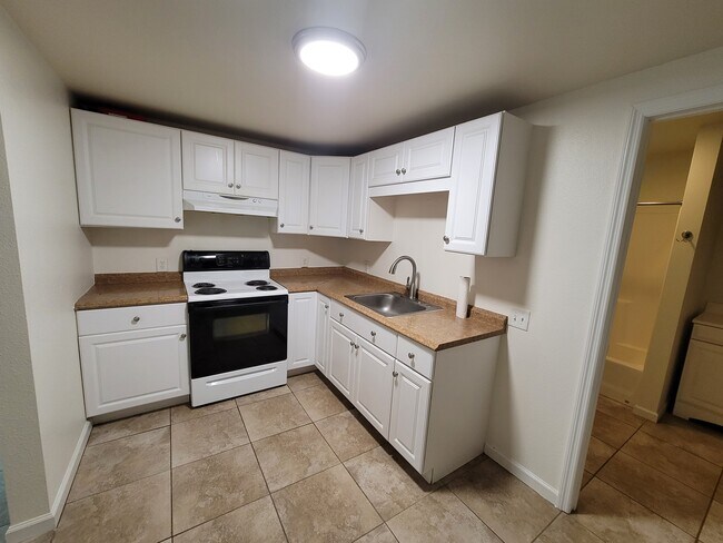 Photo - 555 S Tuttle Ave Unit B