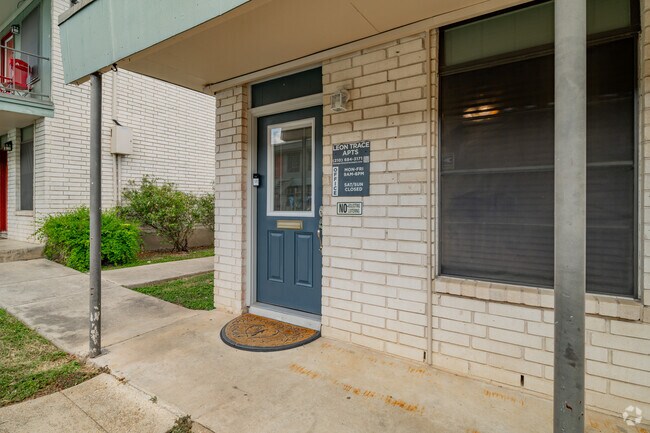 Leasing Office Exterior