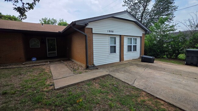 Photo - 3 Bed 1 bath home in MWC.