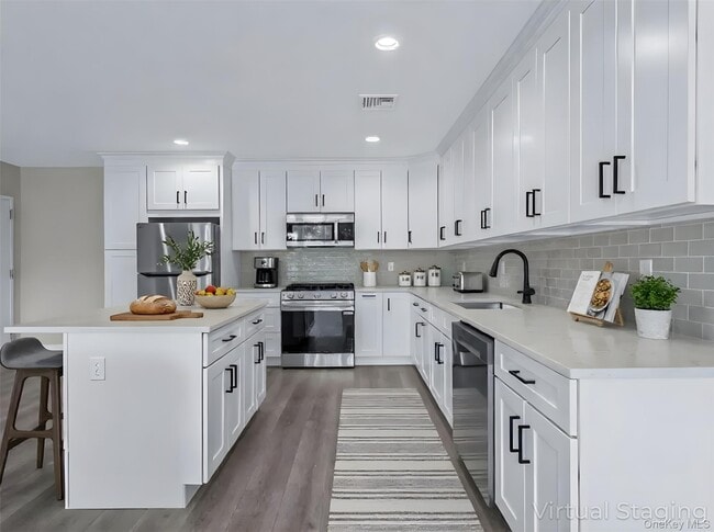 Building Photo - 110 School St Unit 7