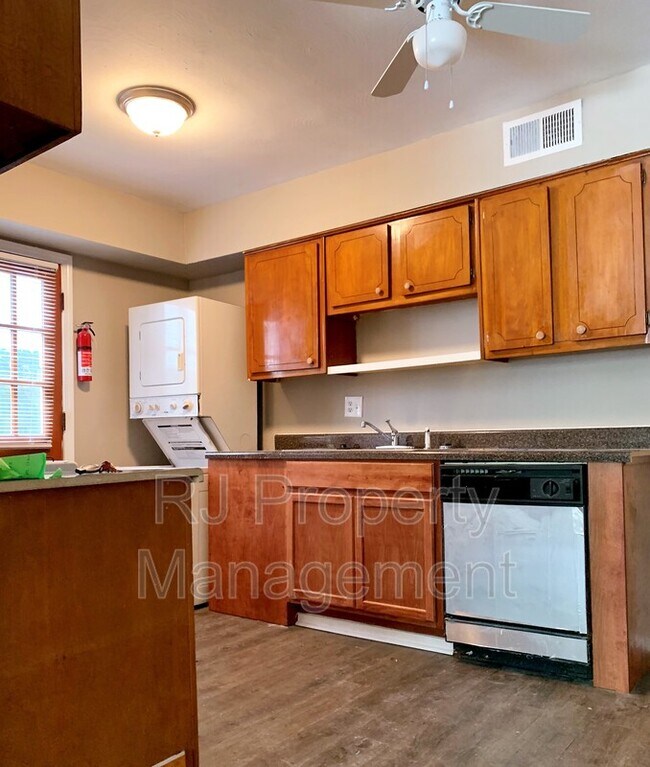 2093 Jefferson Ave Unit 3