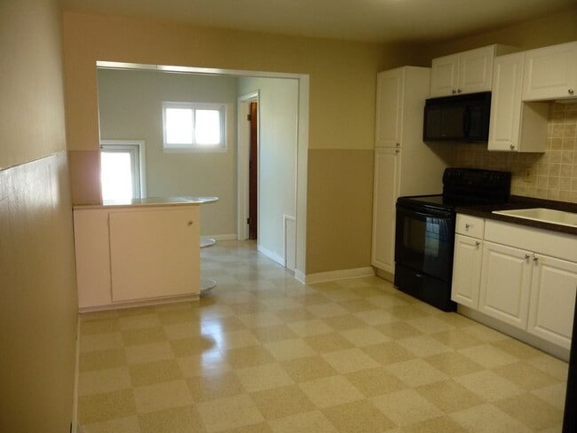 Photo - 183 Maple St