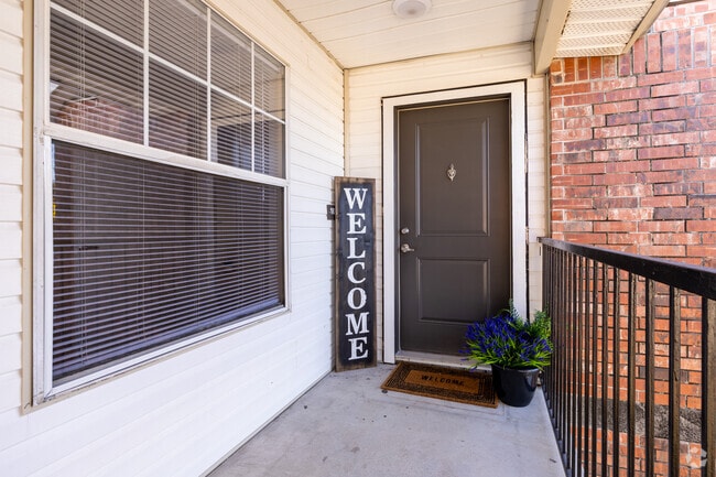 3BR, 2BA - 1,023SF - Entrance