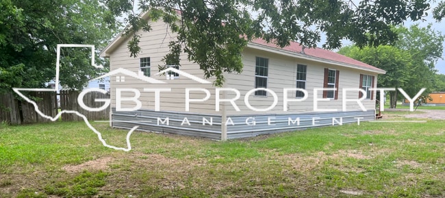 Photo - 4 Bedroom 2 Bathroom Home!