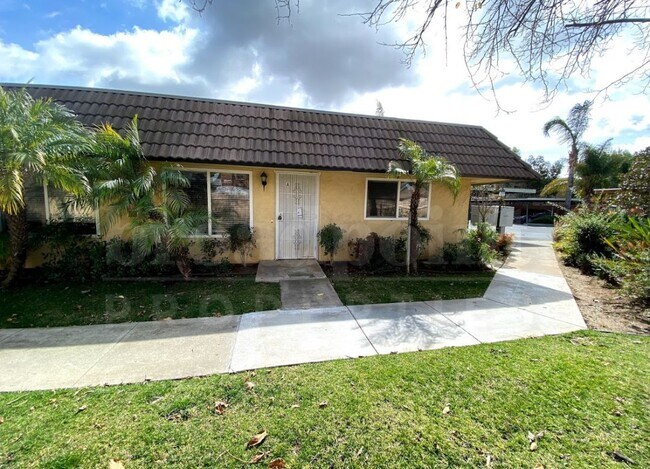 Photo - 1124 N Broadway