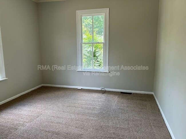 Photo - 121 W Chappell St