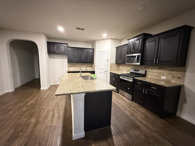 Photo - 565 Lindisfarne Ln