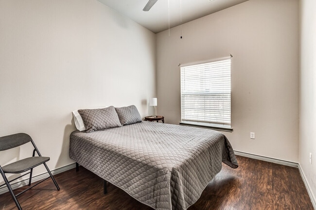 Photo - 136 W Elm Ave Unit ID1295599P