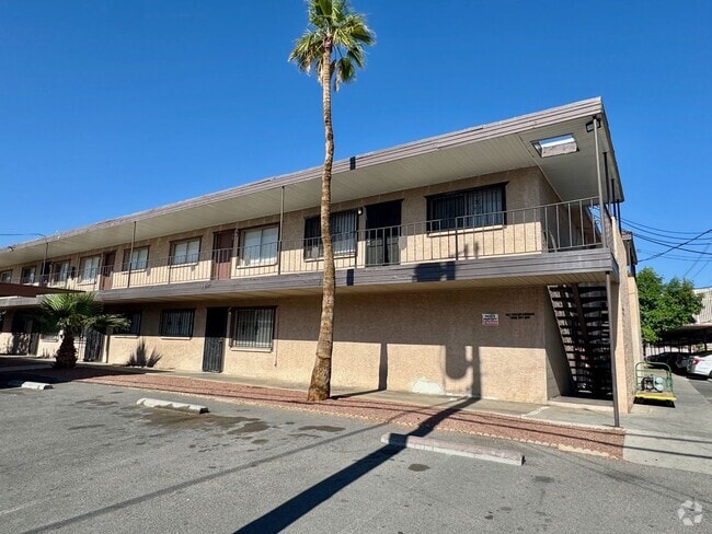 Building Photo - Move-in ready 1-bedroom condo Unit 27