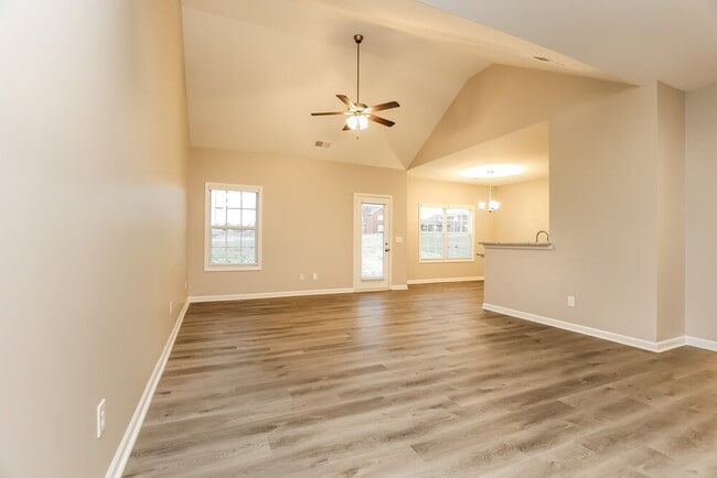 Photo - 708 Mitscher Dr