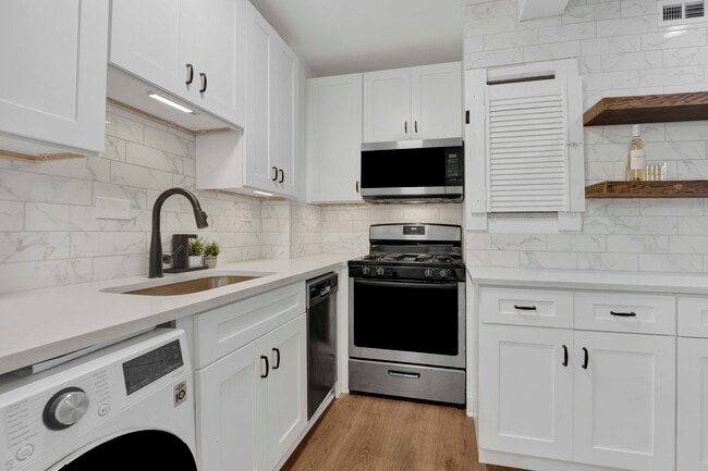 Photo - 1851 W Dickens Ave Unit 1F