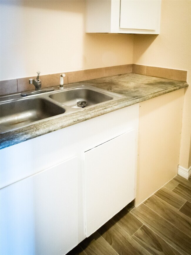 Building Photo - 12500 Sandpiper Dr Unit 176