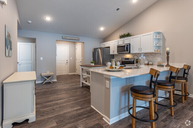 2BR, 2BA - 1365SF - Kitchen and Dining