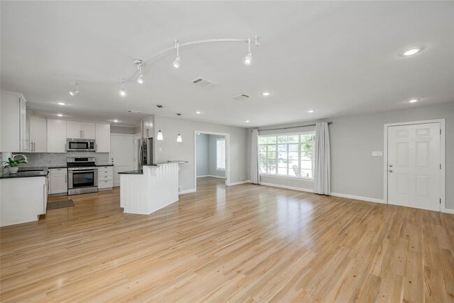 Photo - 6002 Cary Dr