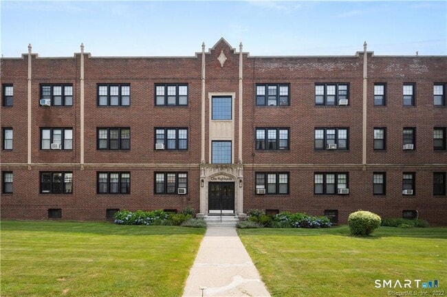 Building Photo - 4 Highland St Unit B3