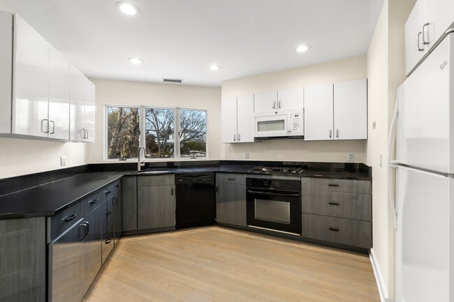 Photo - 301 S Ridge St