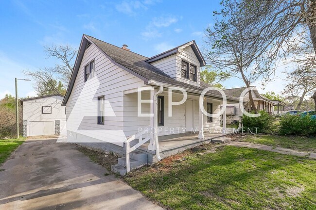 Photo - 1136 W Green St