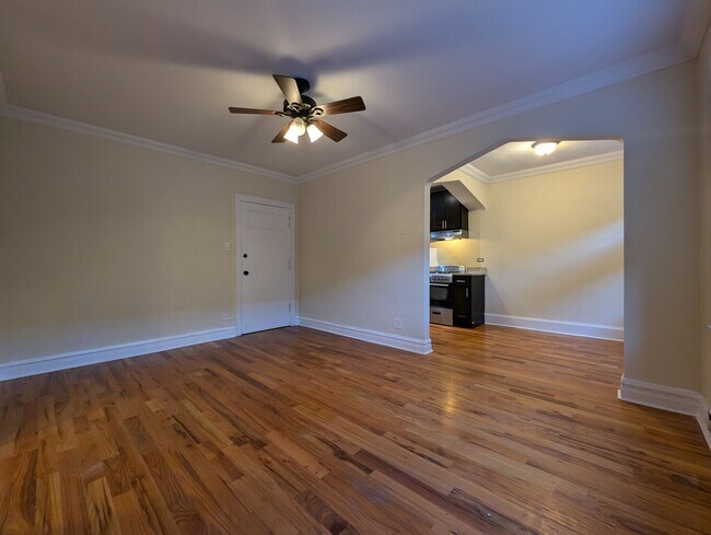 Photo - 4735 N Hermitage Ave Unit 203