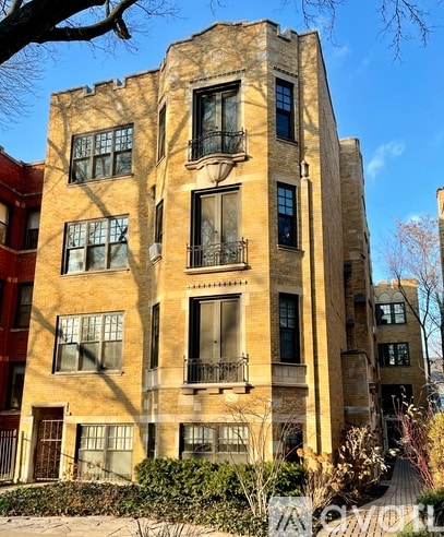 Building Photo - 1352 W Carmen Ave Unit 2S Rental
