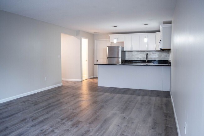Photo - Renovated Condo w/ Off-Street Parking and Laundry! Unidad 467 Whalley Ave T