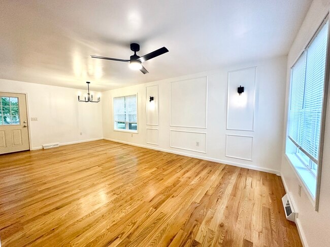 Photo - 21 Loughberry Rd S