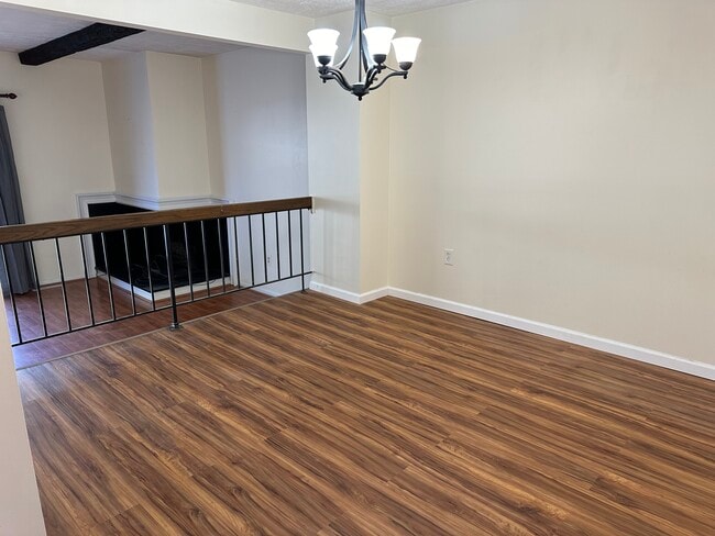 Photo - 1505 Harewood Sq