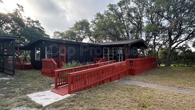 Photo - 537 Tamarack Dr