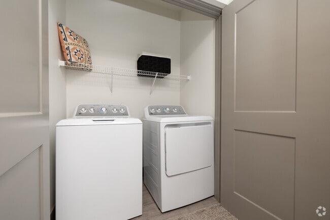 2BR, 2BA - 1,075SF - Laundry