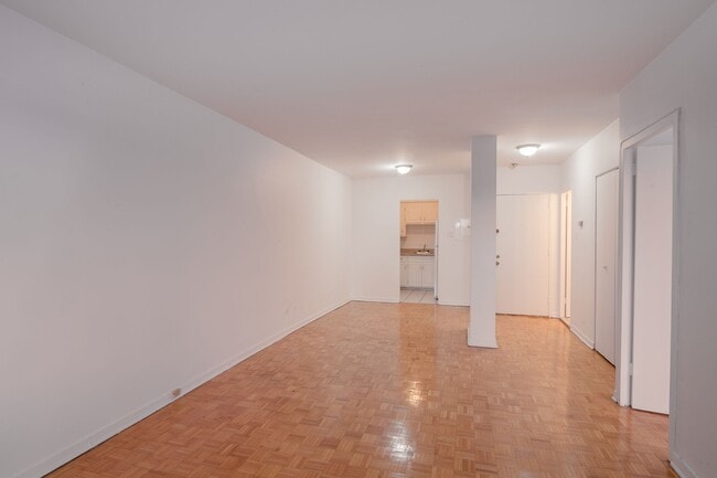 Photo - 2400 Av. Van Horne Unité 201