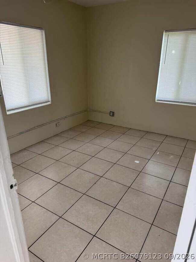 1304 NW 4th St