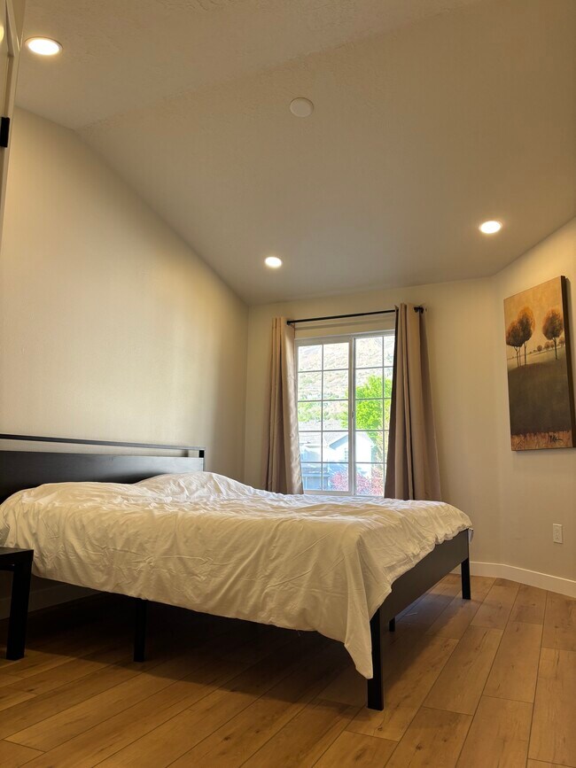 Photo - 609 N Seven Peaks Blvd