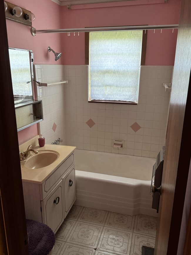 Photo - 229 E Xyler St